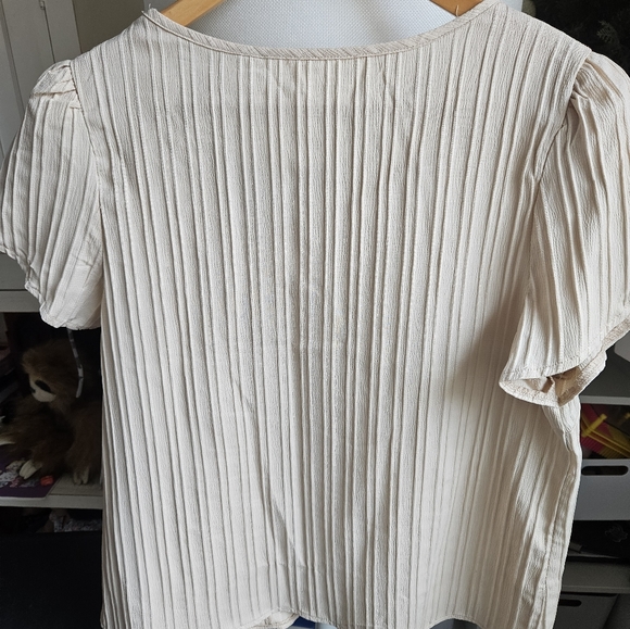 Ribbed style Blouse for Women. Only wore once. - Picture 3 of 4